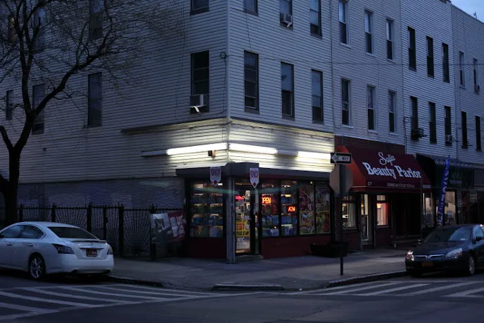 Tavares Deli & Grocery Picture 1