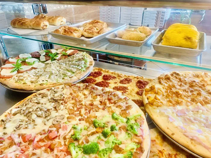 Julie’s Pizzería & Restaurant Picture 9