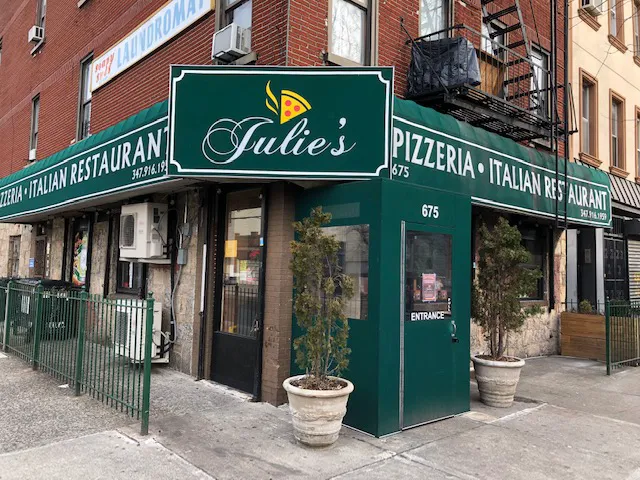 Julie’s Pizzería & Restaurant Picture 4