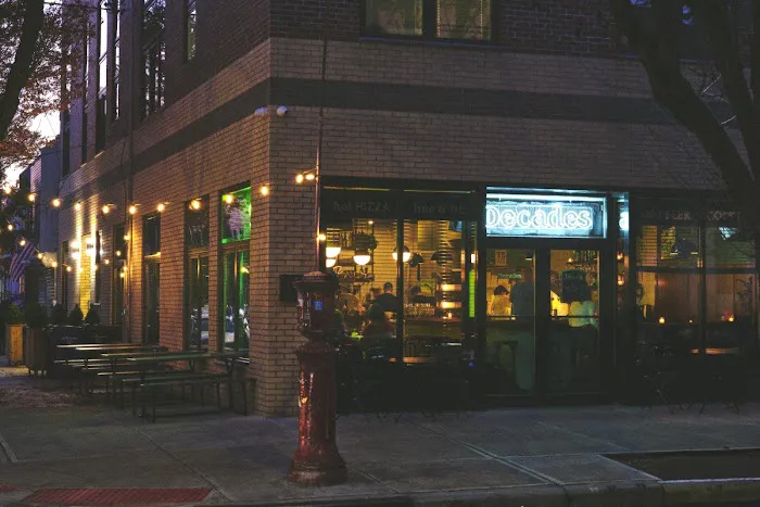 Decades Pizza | Bar and Restaurant in Ridgewood, Queens - NYC Picture 2