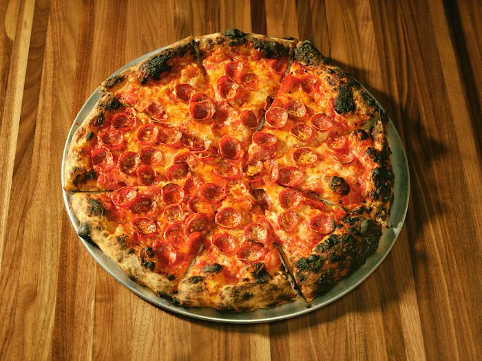 Decades Pizza | Bar and Restaurant in Ridgewood, Queens - NYC Picture 5
