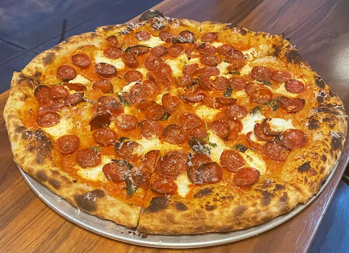 Decades Pizza | Bar and Restaurant in Ridgewood, Queens - NYC Picture 3