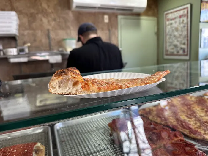 Mano's Pizzeria Picture 2
