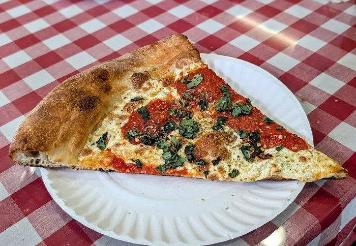 Mano's Pizzeria Picture 6