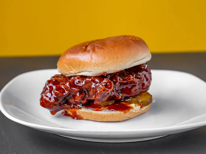 Filly Luv - the best fried chicken sandwich and boba tea Picture 9
