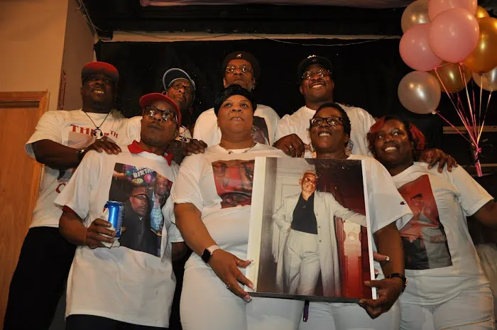 Shirley's Lounge Picture 5