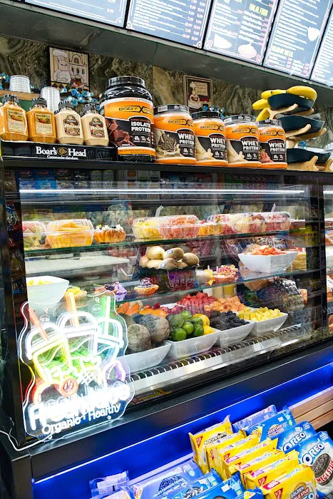 Mos 1 deli and grocery Picture 7
