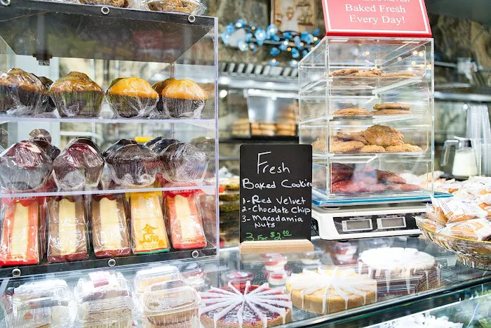 Mos 1 deli and grocery Picture 3