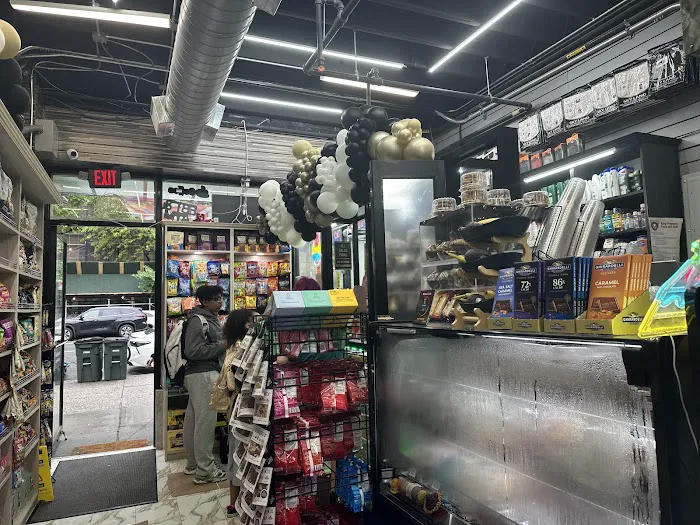 Mos 1 deli and grocery Picture 8
