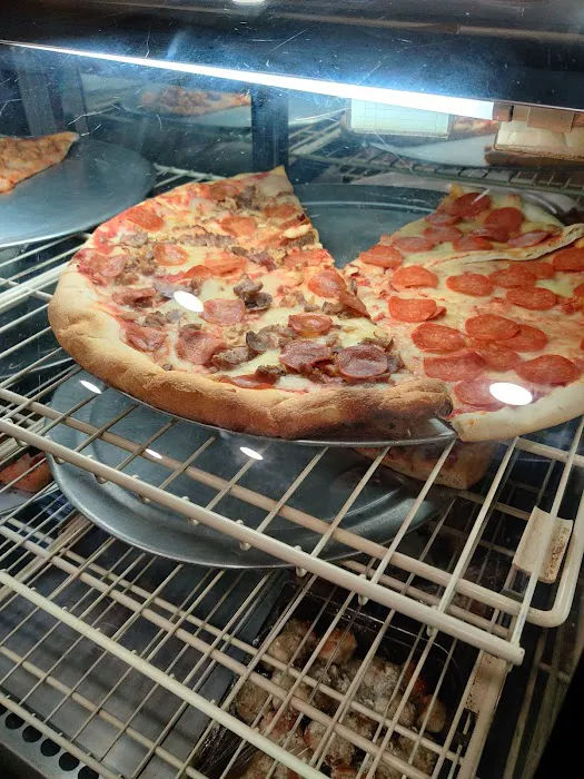 Gio's Pizza and Restaurant Picture 7