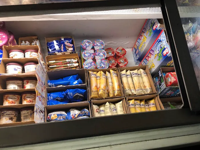 J And E Deli Grocery Corp. Picture 3