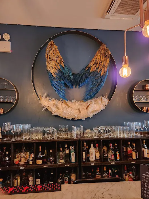 Lucky's Cocktail Lounge Picture 3