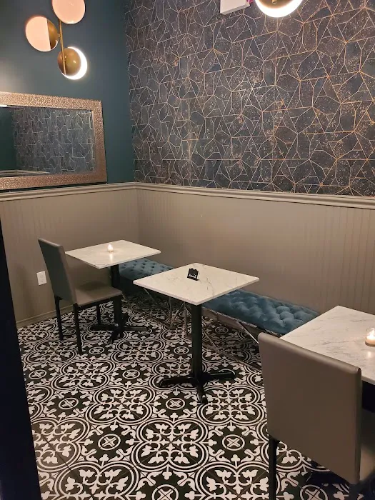 Lucky's Cocktail Lounge Picture 7