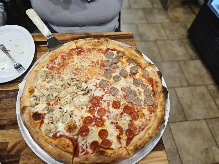 Eliot Pizzeria Picture 7