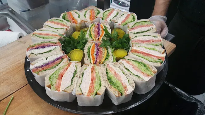 EVE'S CRAVEMANIA DELI & GROCERY Picture 8