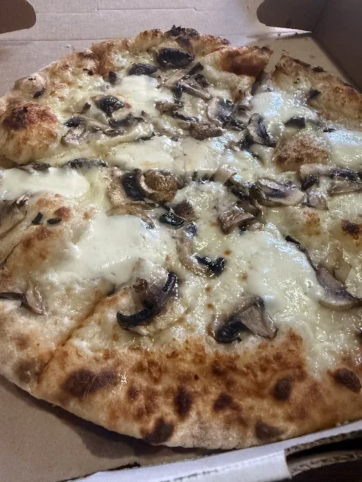 Tauro Wood Fired Pizza Picture 9