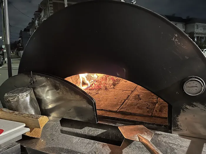 Tauro Wood Fired Pizza Picture 4
