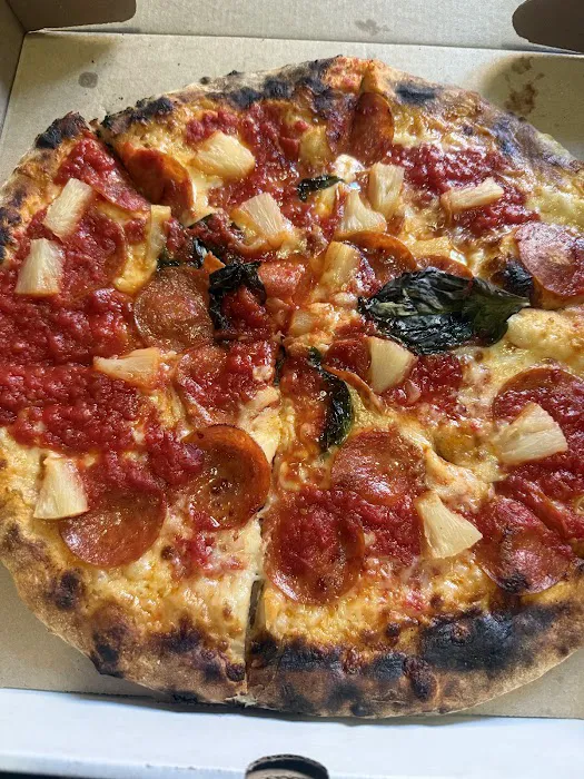 Tauro Wood Fired Pizza Picture 10