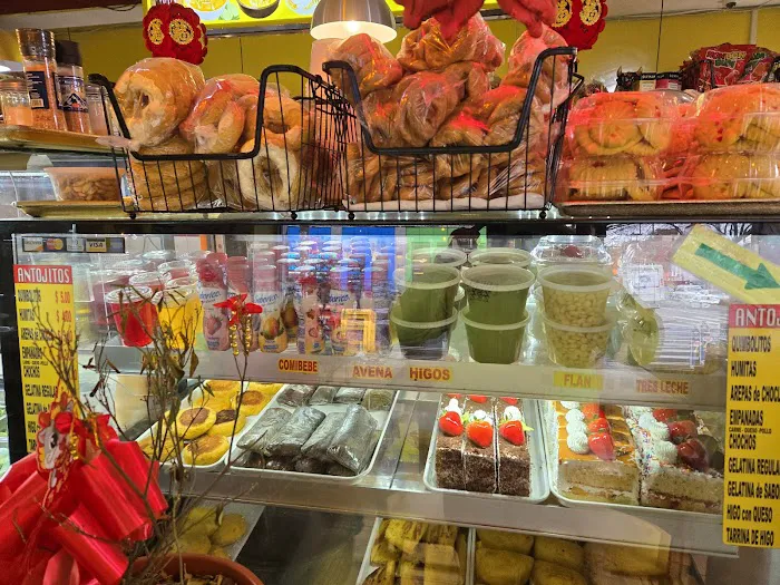 La Nueva Ambatenita Bakery Picture 3