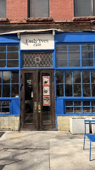 Early Yves Cafe Picture 10