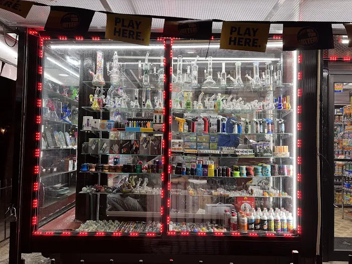 Family Deli & smoke shop Picture 3
