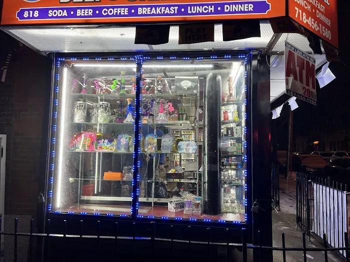 Family Deli & smoke shop Picture 1