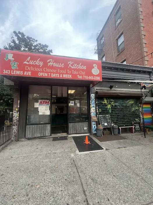 Lucky House Kitchen Picture 5