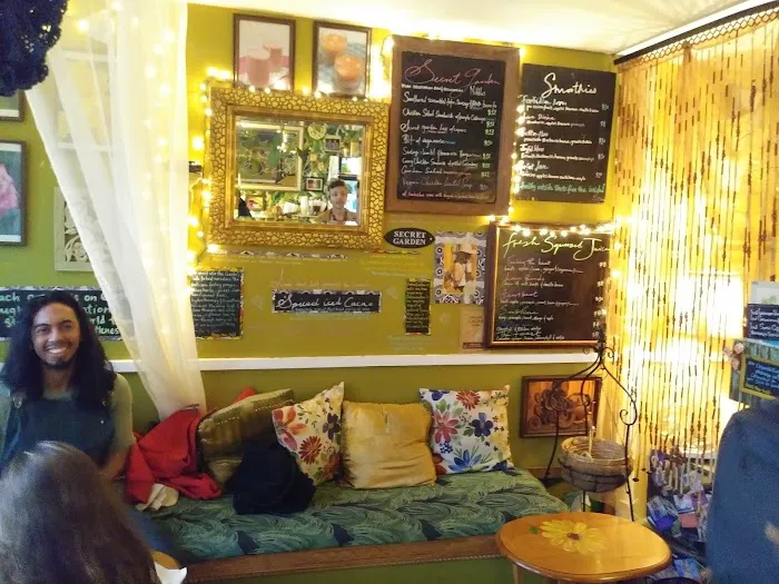 Secret Garden Oasis Juice Bar & Tea House Picture 9