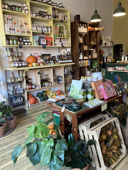 Maxwell Gift & Grocery Picture 10
