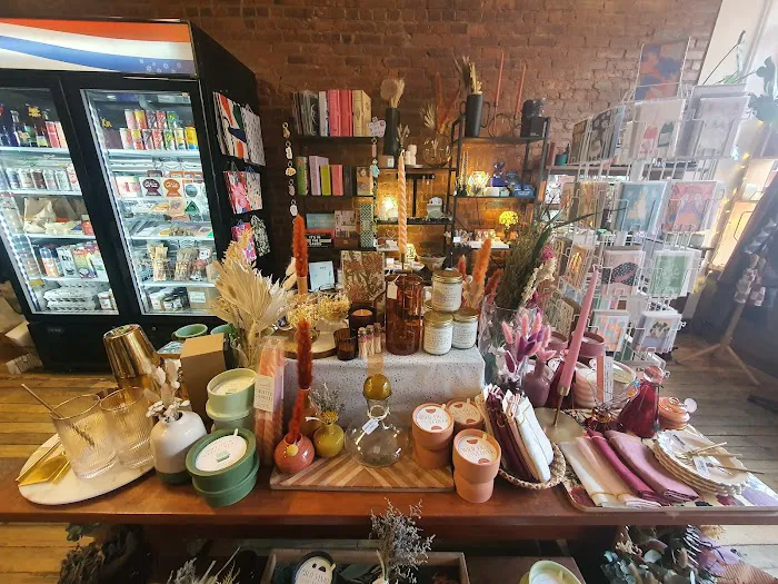 Maxwell Gift & Grocery Picture 4