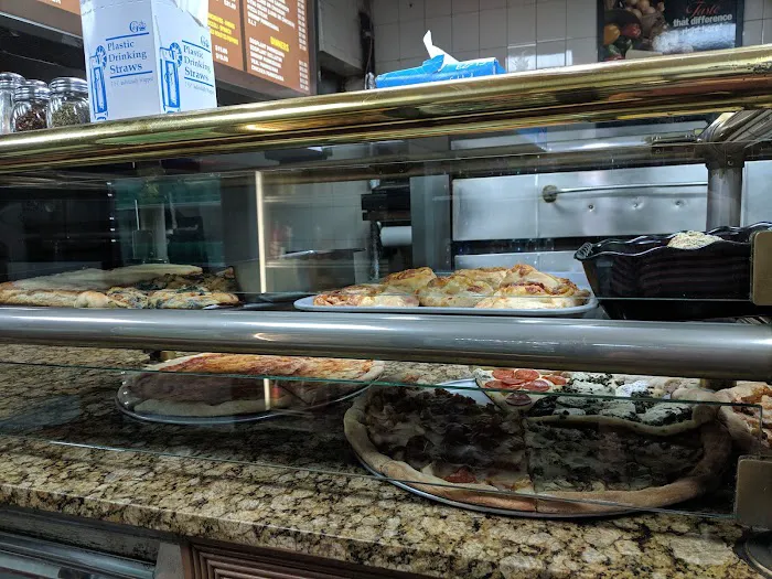 La-Bella Pizza Picture 3