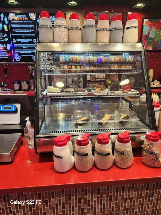 Twist It Top It Frozen Yogurt & Cafe Picture 6