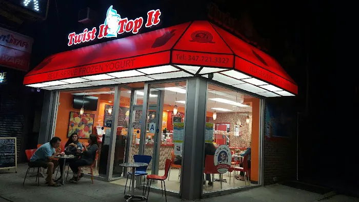 Twist It Top It Frozen Yogurt & Cafe Picture 1