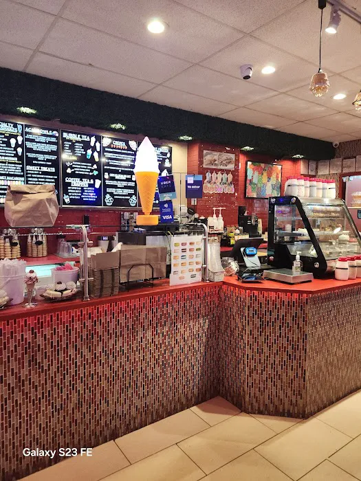 Twist It Top It Frozen Yogurt & Cafe Picture 4