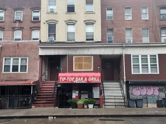 Tip-Top Bar & Grill Picture 7