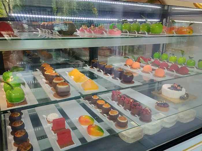 Happy Cake Bistro Picture 3