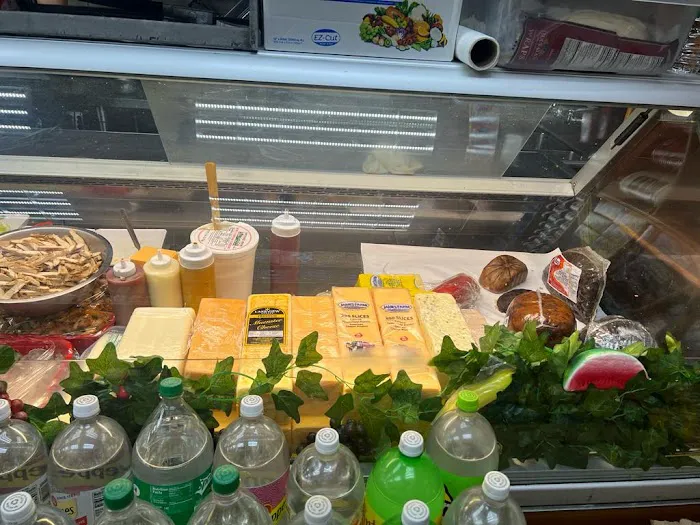 Tinton gourmet deli Picture 6
