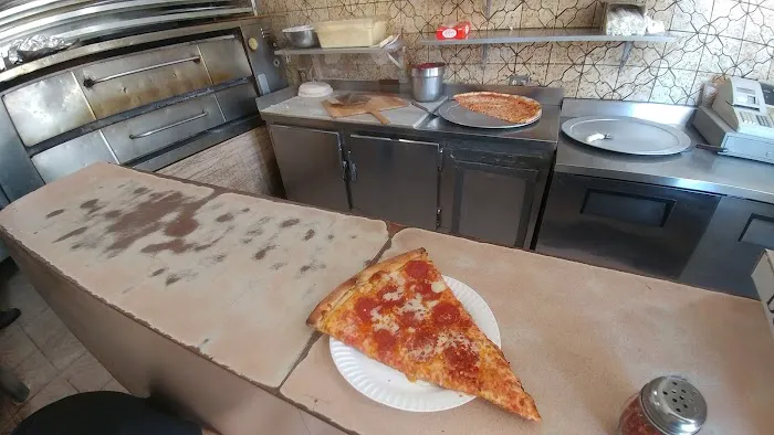 Golden Pizza Picture 7