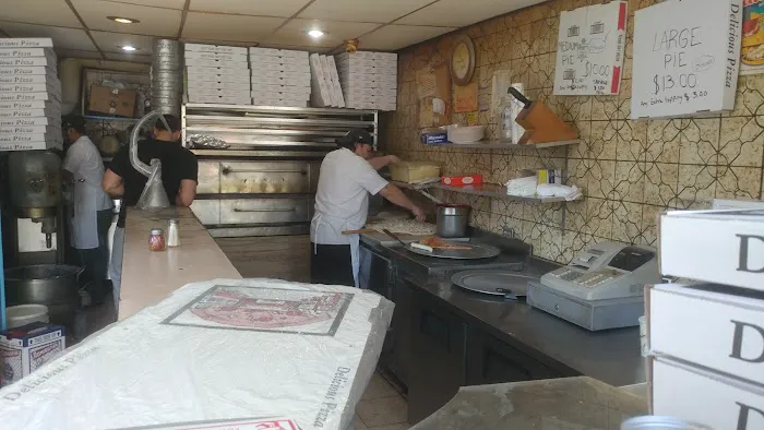 Golden Pizza Picture 5