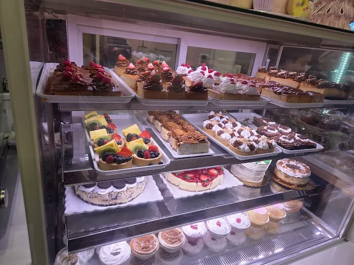HAPPY CAKE BAKERY Picture 5