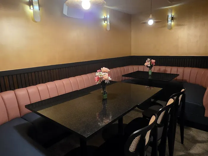 Rayal Lounge Picture 8