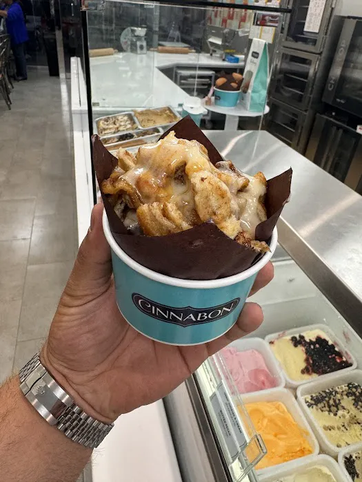Cinnabon Picture 7
