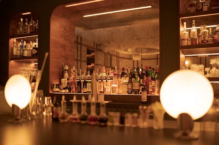 Bar Francis Picture 2