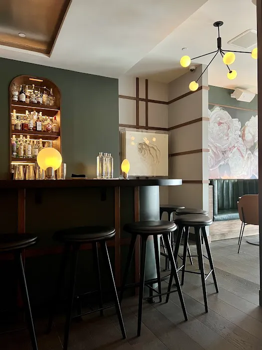 Bar Francis Picture 1