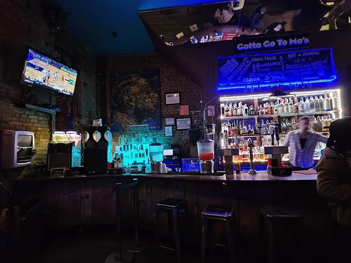 Mo's Bar & Lounge Picture 9