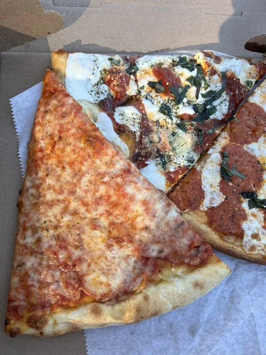 Luv N Oven Pizza Picture 2