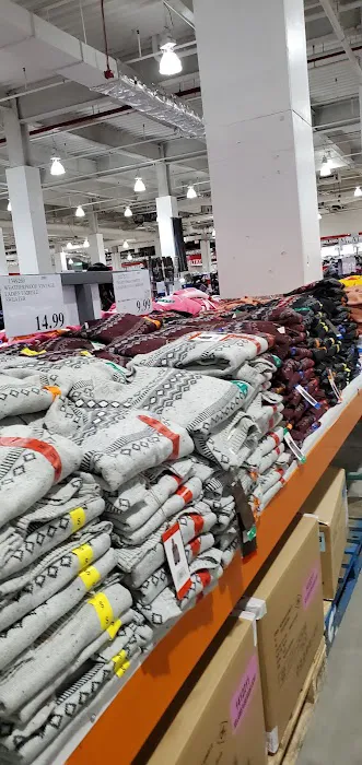 Costco Food Court Picture 3