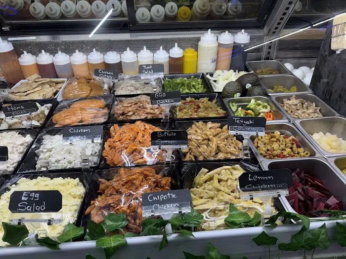 Red Delicious Deli & Grocery Picture 3