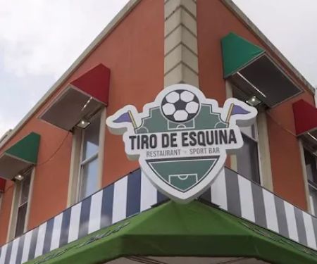 Tiro de Esquina Restaurant & Sport Bar