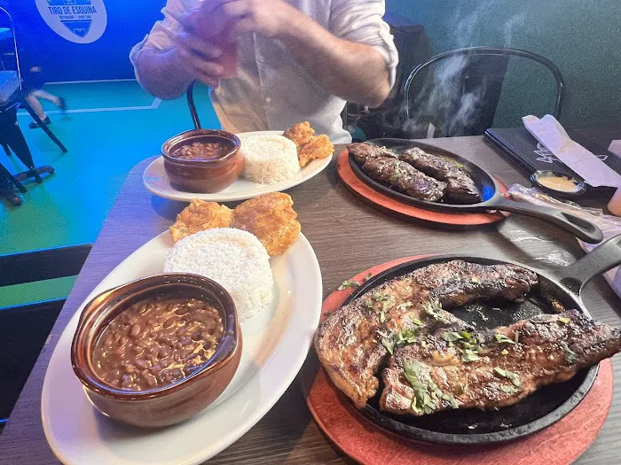 Tiro de Esquina Restaurant & Sport Bar Picture 9